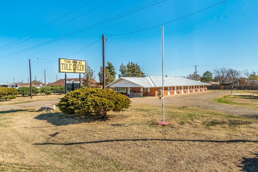 Primary Photo Of 912 N Hwy 87, Tulia Hotel For Sale
