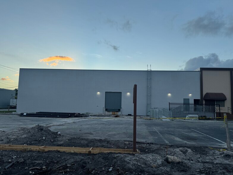 More Photos Of 4500-4600 NW 135th St, Miami Warehouse For Lease