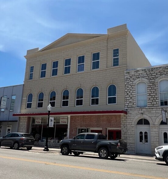 More Photos Of 213 E Central Ave, Belton Storefront Retail Residential For Sale