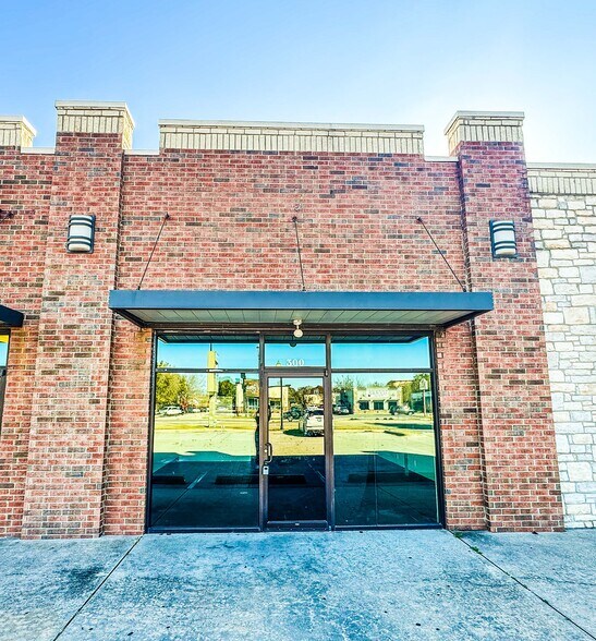 More Photos Of 1808 W Lindsey St, Norman Freestanding For Lease