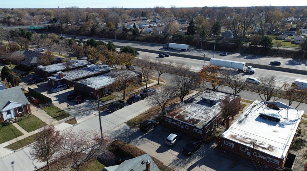 More Photos Of 15405 E 11 Mile Rd, Roseville Apartments For Sale
