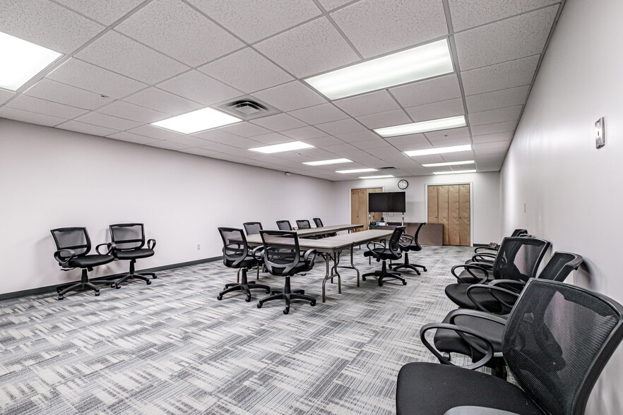 More Photos Of 76 Northern Ave, Gardiner Office For Sale