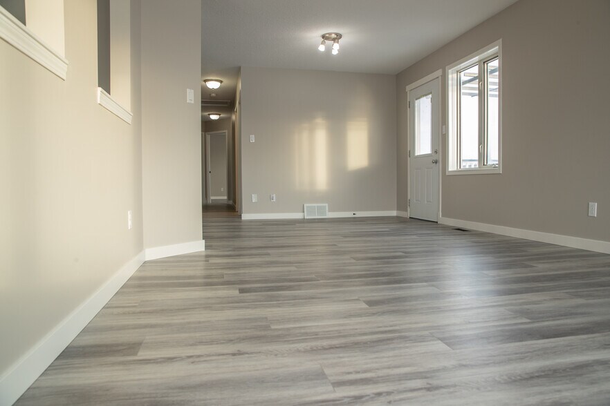 More Photos Of 62 Landsdowne Dr, Spruce Grove Daycare Center For Sale