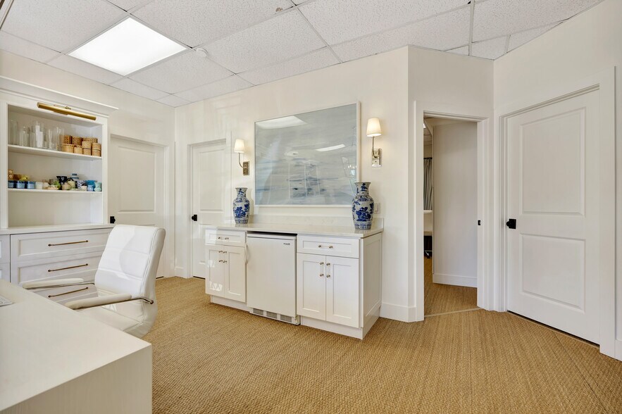 More Photos Of 725 N A1A, Jupiter Medical For Sale