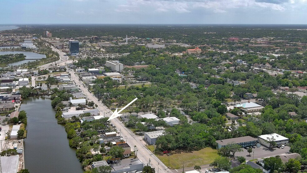 More Photos Of 705 N Beach St, Daytona Beach Manufacturing For Sale