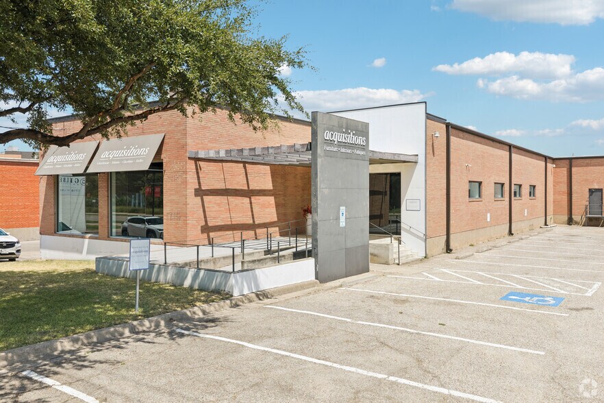 More Photos Of 1710 Hi Line Dr, Dallas Showroom For Lease