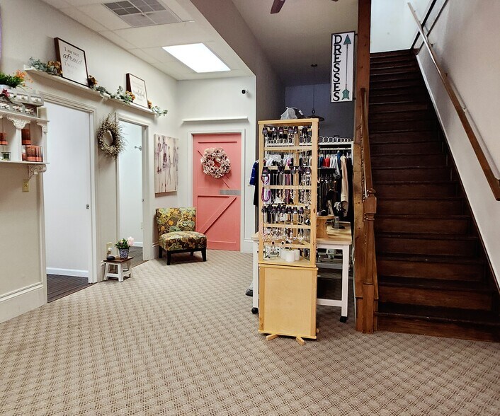 More Photos Of 424 Main St, Edmore Storefront For Sale