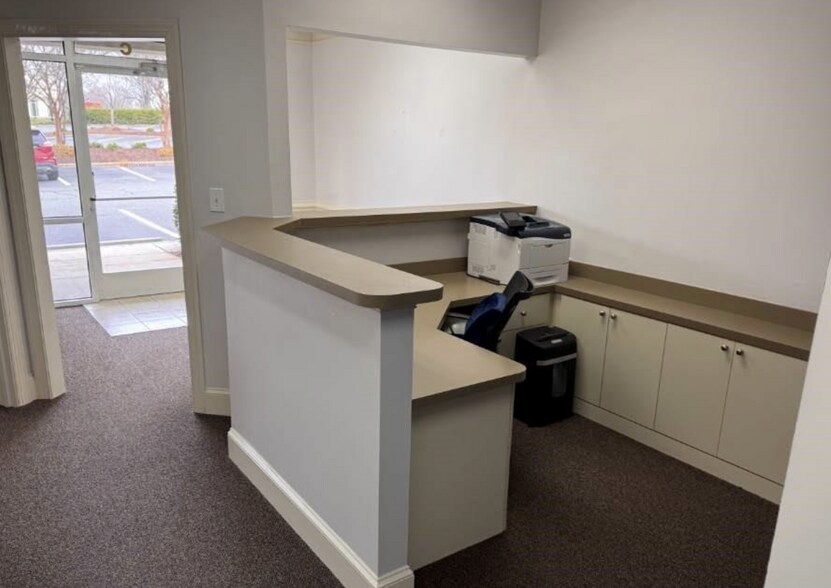 More Photos Of 16315 Northcross Dr, Huntersville Medical For Lease