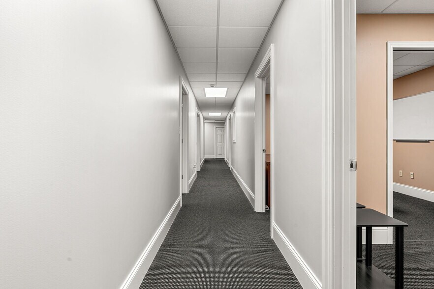 More Photos Of 222 Pearl St, New Albany Office Residential For Lease