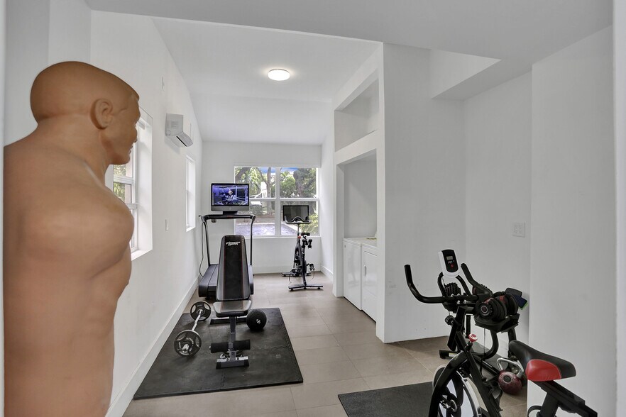 More Photos Of 430 Ne 121st St, Biscayne Park Movie Radio TVStudio For Sale