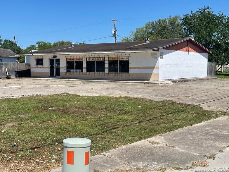More Photos Of 1230 E Santa Gertrudis, Kingsville Freestanding For Sale