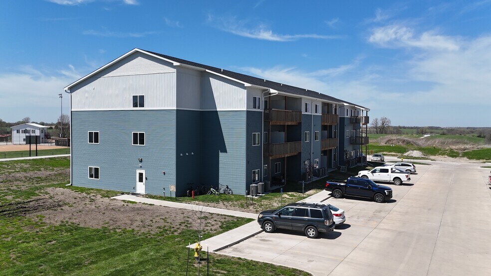 More Photos Of 1833 Curtis Ave, Chariton Apartments For Sale
