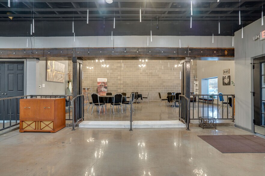 More Photos Of 109-111 S Main St, Irving Restaurant For Sale