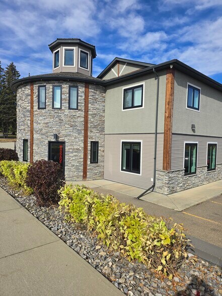 More Photos Of 110 Pelican Pl, Sylvan Lake Office For Sale