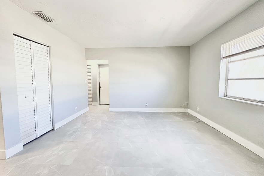 More Photos Of 999 W Prospect Rd, Oakland Park Apartments For Sale