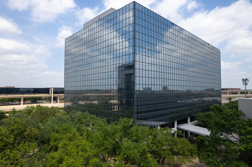 More Photos Of 8390 Lyndon B Johnson Fwy, Dallas Medical For Lease