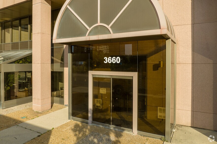 More Photos Of 3660 Hurontario St, Mississauga Office For Lease