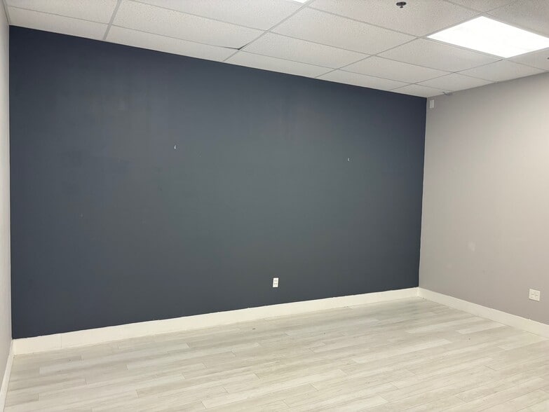 More Photos Of 10380 W State Road 84, Davie Showroom For Lease