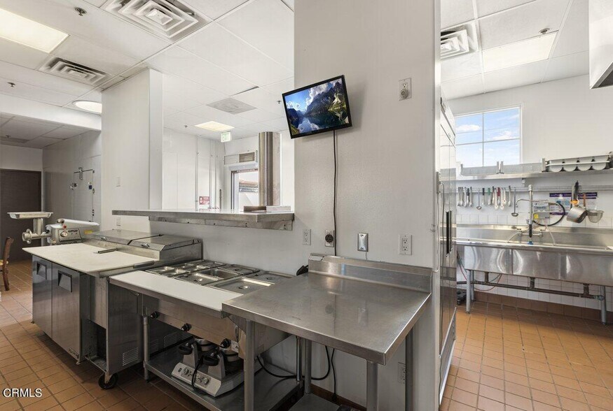 More Photos Of 125 S 10th St, Santa Paula Restaurant For Lease