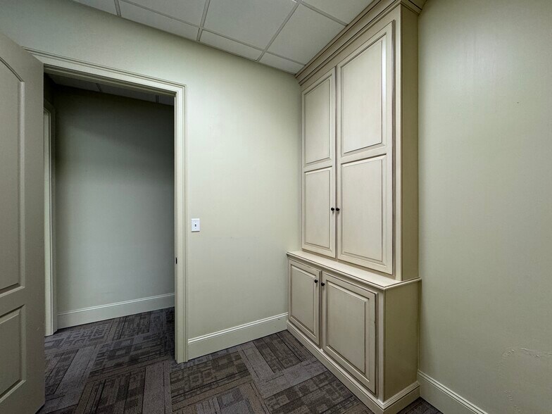 More Photos Of 2446 Caffey St, Hernando Office For Lease