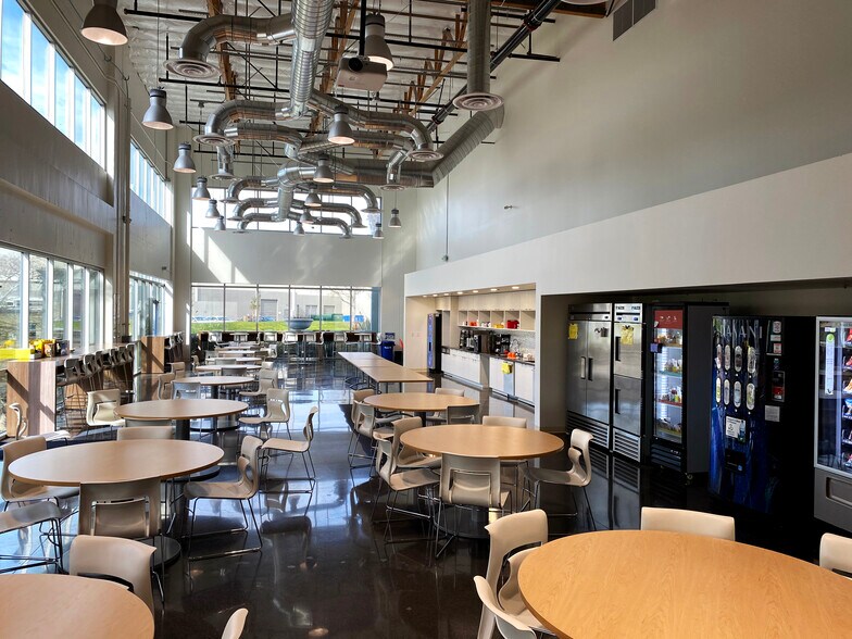 More Photos Of 7000 Gateway Blvd, Newark Research And Development For Lease