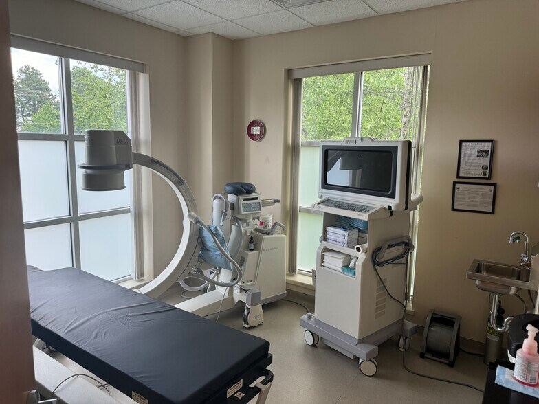 More Photos Of 1540 Purdue Dr, Fayetteville Medical For Lease