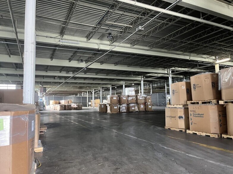 More Photos Of 1119 Kickapoo St, Lincoln Warehouse For Sale