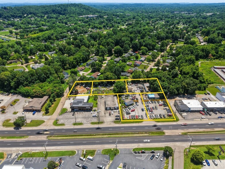 More Photos Of 5855 Clinton Hwy, Knoxville Auto Dealership For Sale