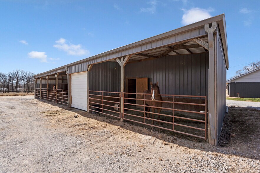 More Photos Of 13354 E 520 Rd, Colcord Sports And Entertainment For Sale