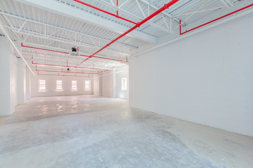 More Photos Of 404 E Baltimore St, Baltimore Storefront Retail Office For Lease