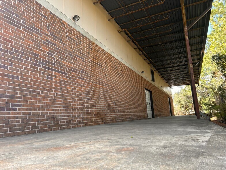 More Photos Of 1030 Campbell St, Thomasville Warehouse For Lease