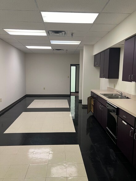 More Photos Of 2033 Chenault Dr, Carrollton Light Manufacturing For Lease