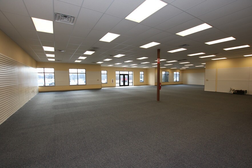 More Photos Of 525 N Peters Ave, Fond Du Lac Storefront Retail Office For Sale