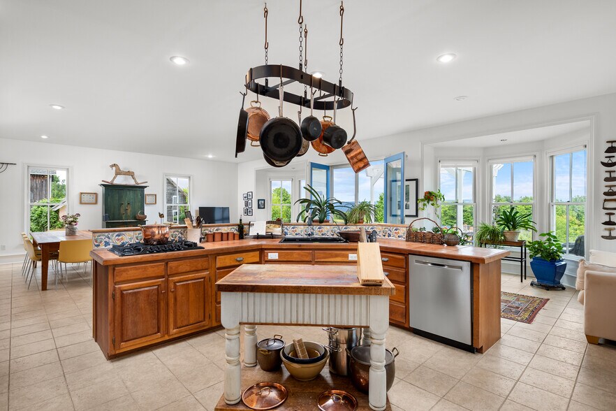 More Photos Of 9940 Middle Rd, Hammondsport Winery Vineyard For Sale