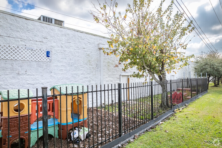 More Photos Of 8403 Almeda. Rd, Houston Unknown For Lease