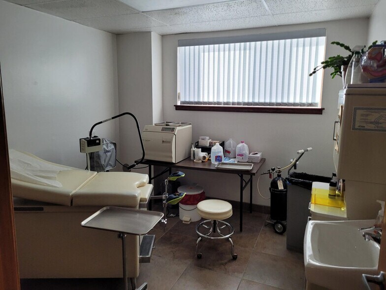 More Photos Of 4220 S 27th St, Milwaukee Medical For Sale