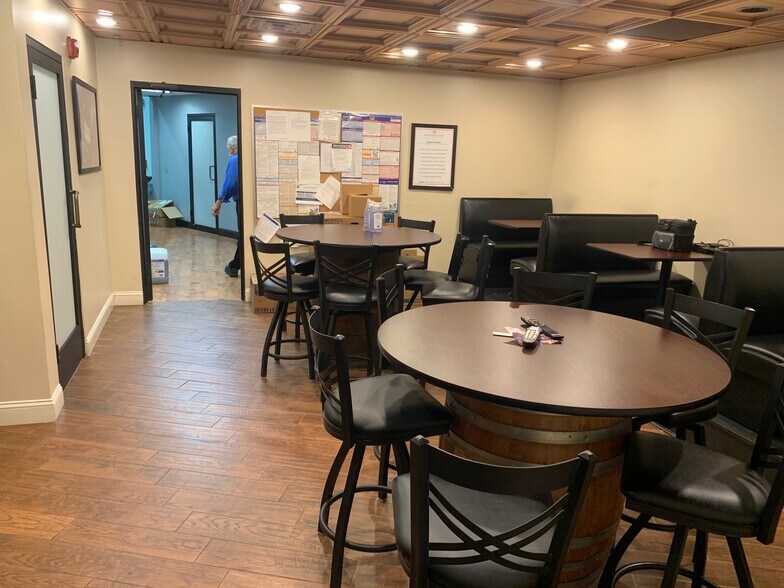 More Photos Of 301-315 Camars Dr, Warminster Township Light Manufacturing For Sale