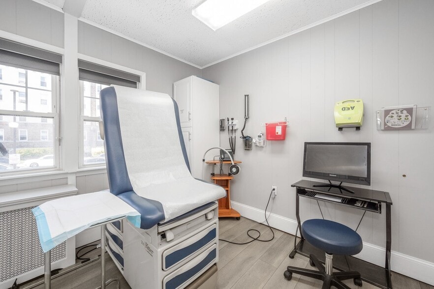 More Photos Of 504 Gramatan Ave, Mount Vernon Medical For Lease