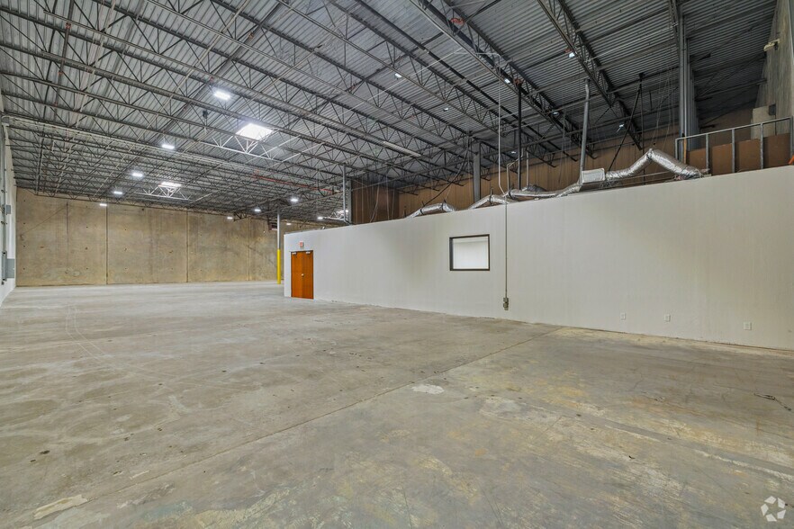 More Photos Of 2200 Denton Dr, Austin Warehouse For Lease