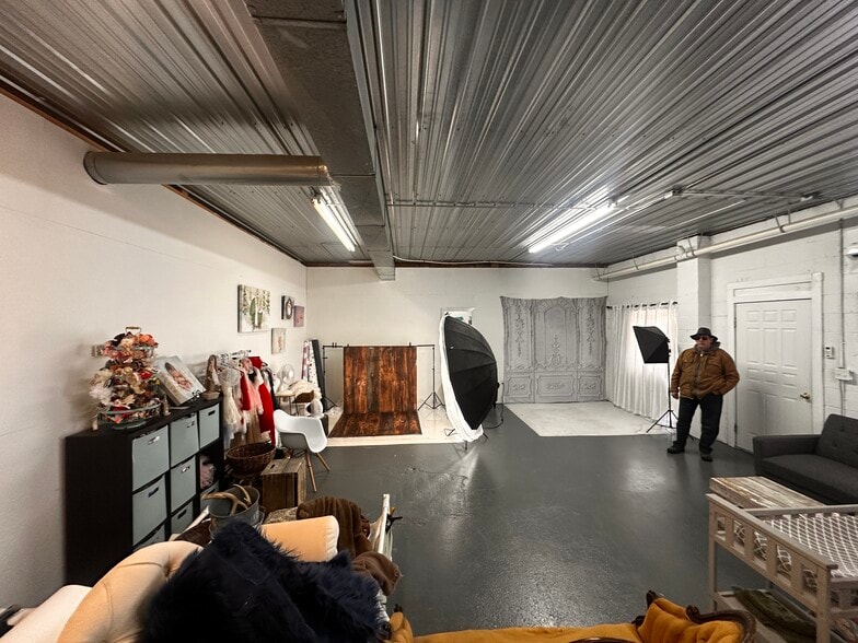 More Photos Of 522A S Main St, Broadway Flex For Sale