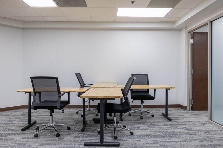 More Photos Of 333 3rd Ave N, Saint Petersburg Coworking Space