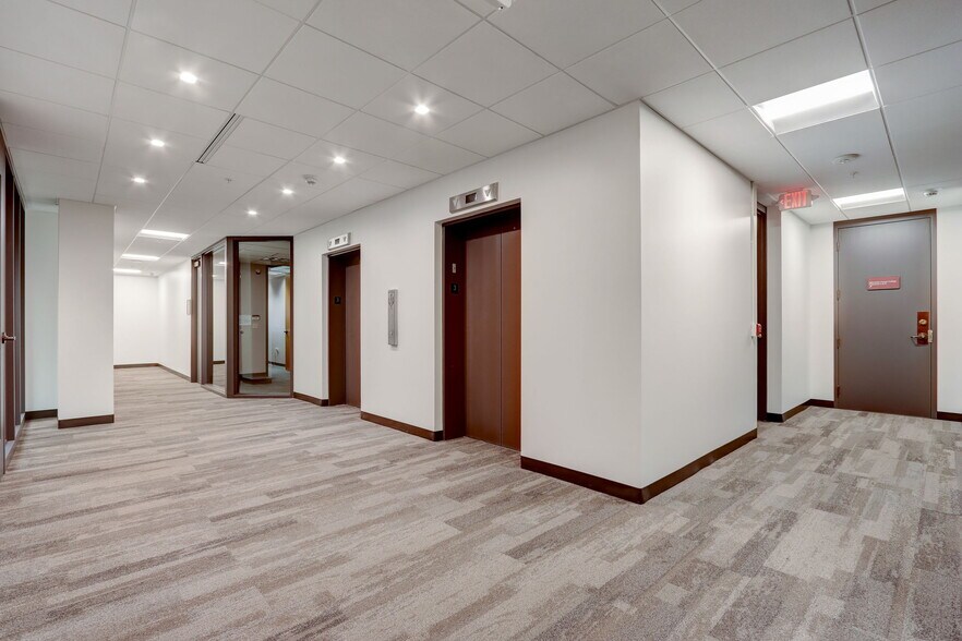 More Photos Of 3077 N Mayfair Rd, Wauwatosa Medical For Lease