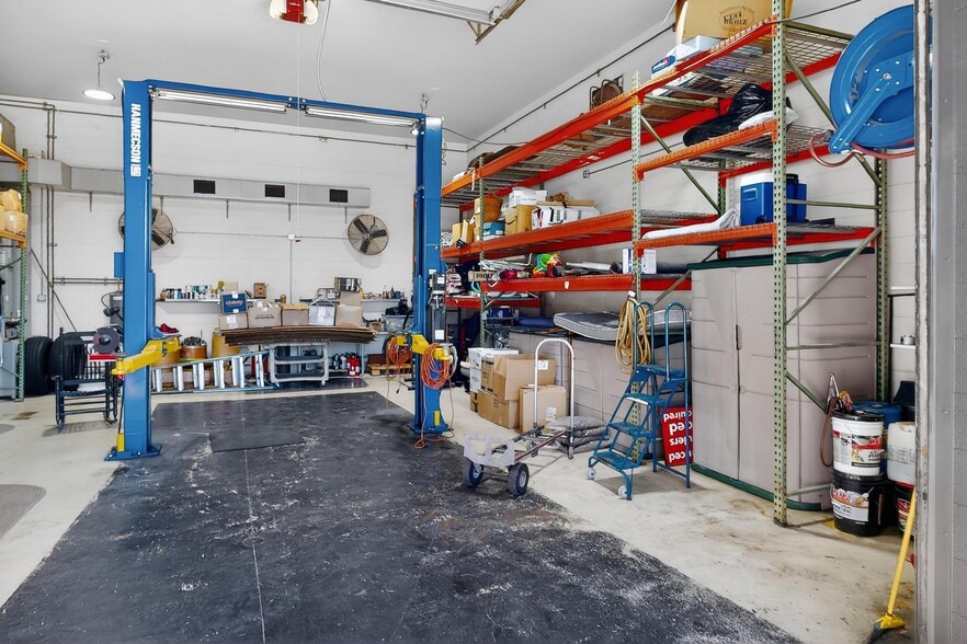 More Photos Of 831 Maguire Rd, Ocoee Industrial For Lease