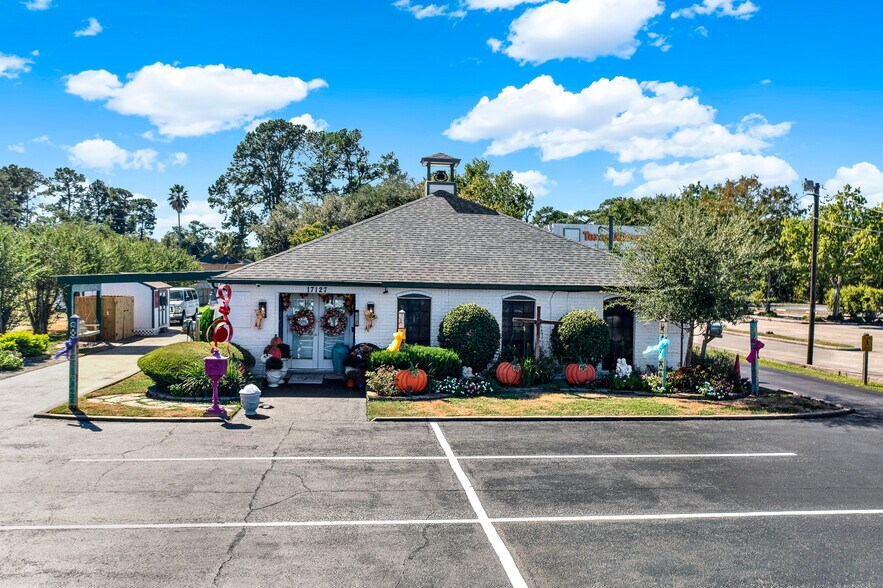 Primary Photo Of 17127 Red Oak Dr, Houston Flex For Sale