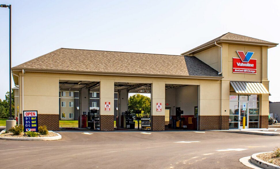 More Photos Of 3625 Gateway Dr, Eau Claire Auto Repair For Sale