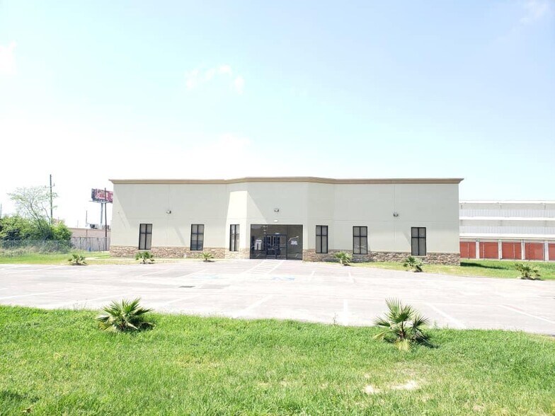 More Photos Of 6603 Langham Dr, Houston Religious Facility For Lease