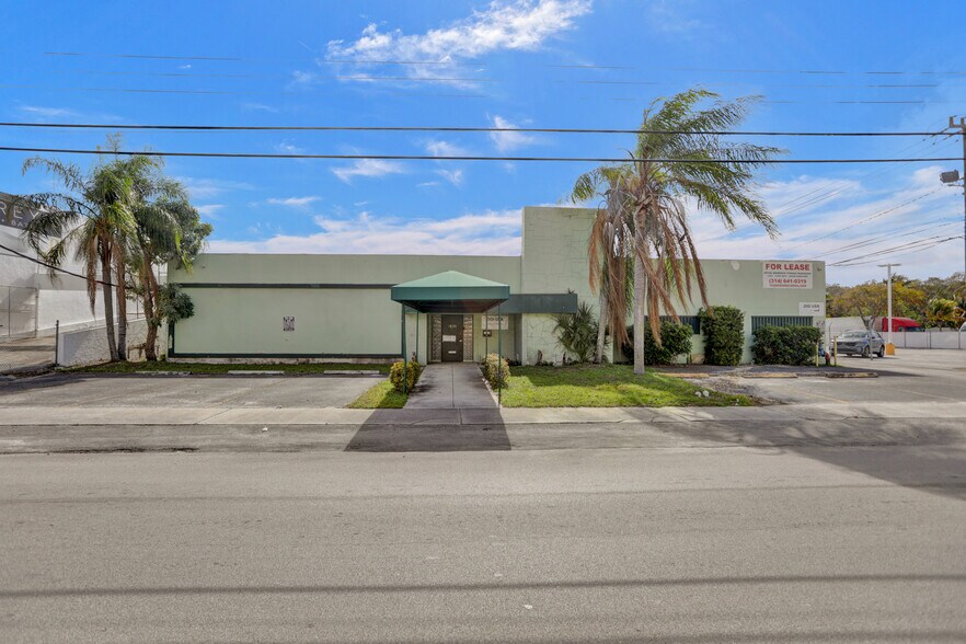 Primary Photo Of 1820 NE 146th St, Miami Manufacturing For Lease