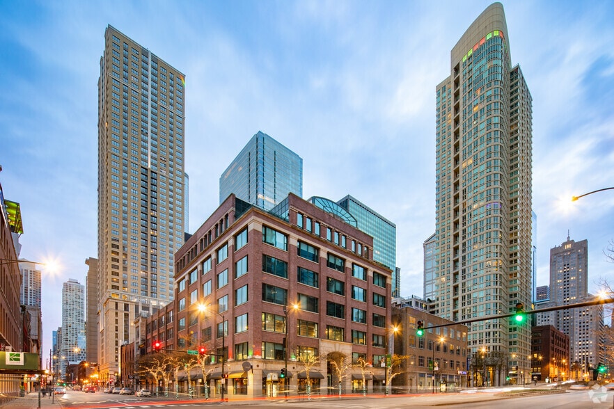 More Photos Of 415 N LaSalle Dr, Chicago Office For Lease