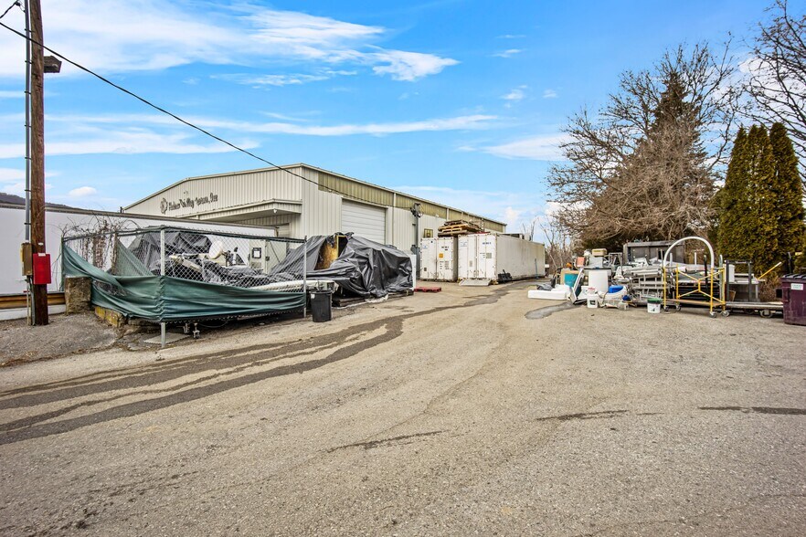 More Photos Of 381 Vineyard Ave, Highland Refrigeration Cold Storage For Sale
