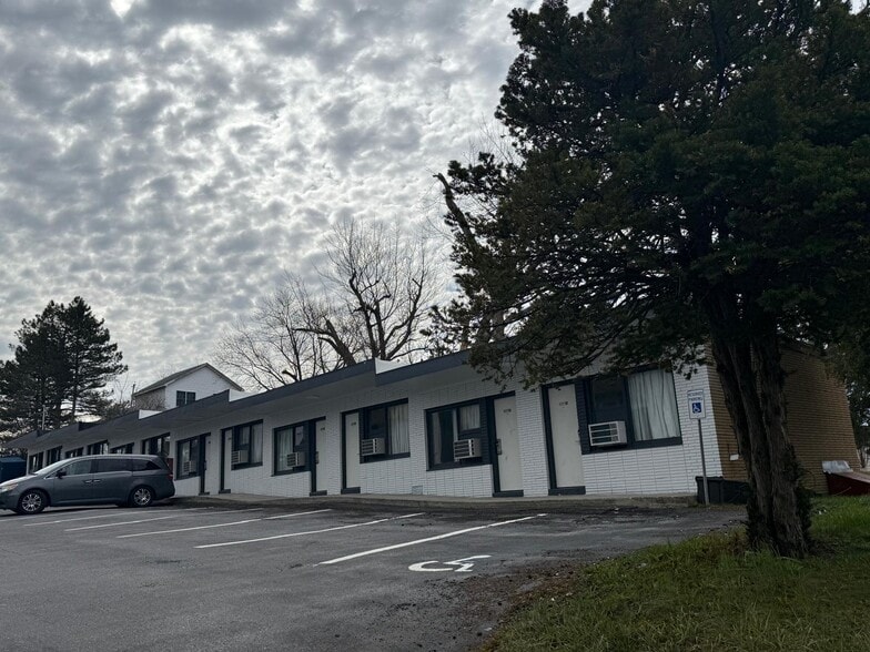 More Photos Of 947 New Loudon Rd, Latham Hotel For Sale